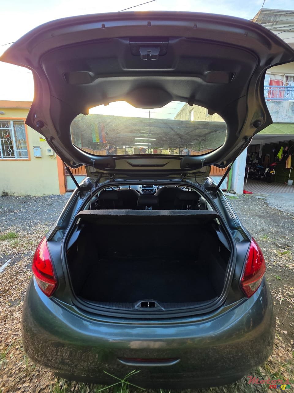 2017' Peugeot 208 photo #2