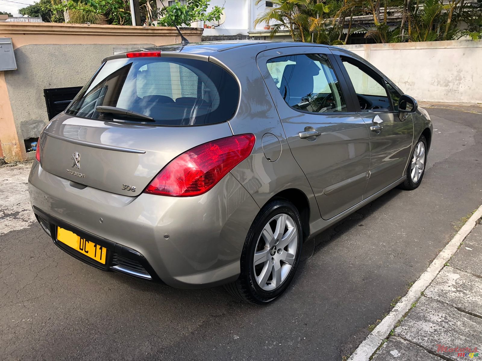 2011' Peugeot 308 photo #4