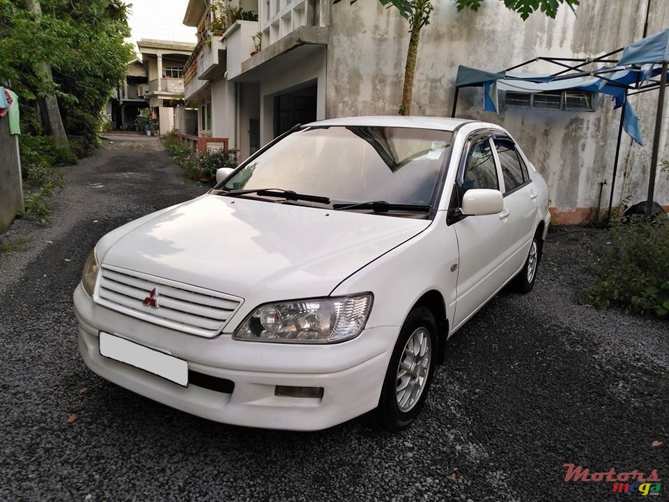 2002' Mitsubishi Lancer photo #1