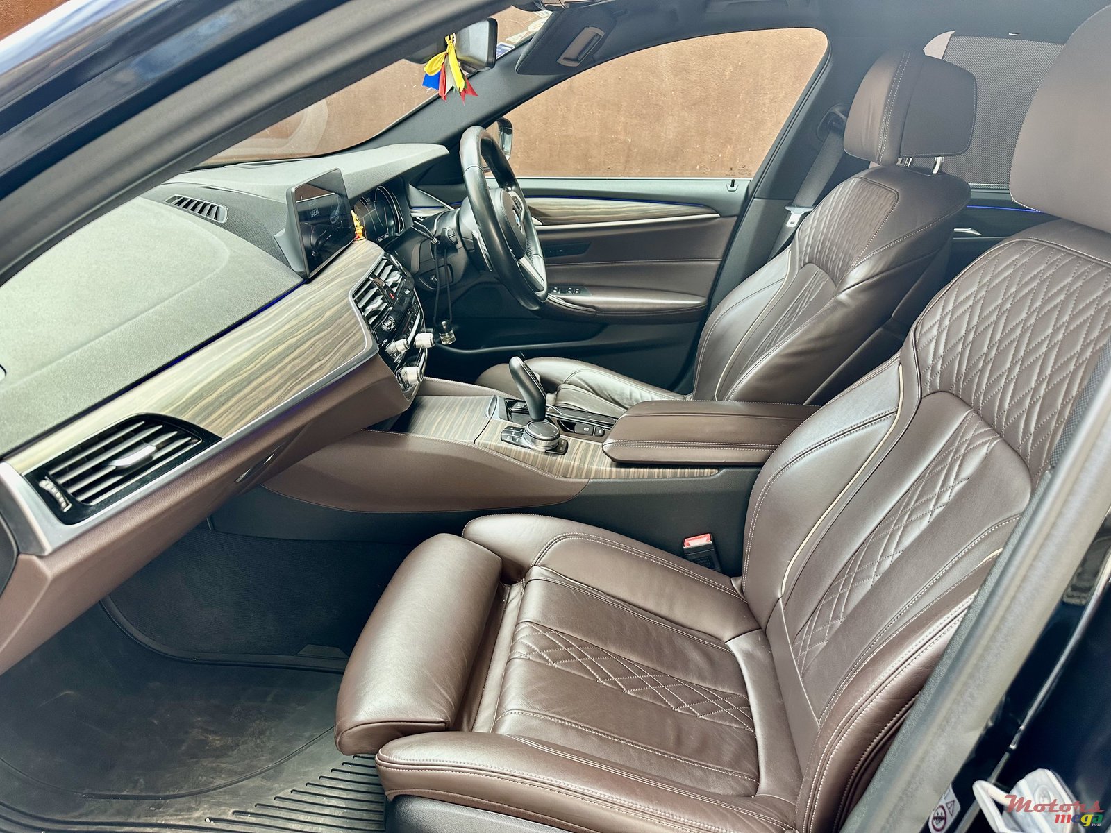 2017' BMW 530 photo #6