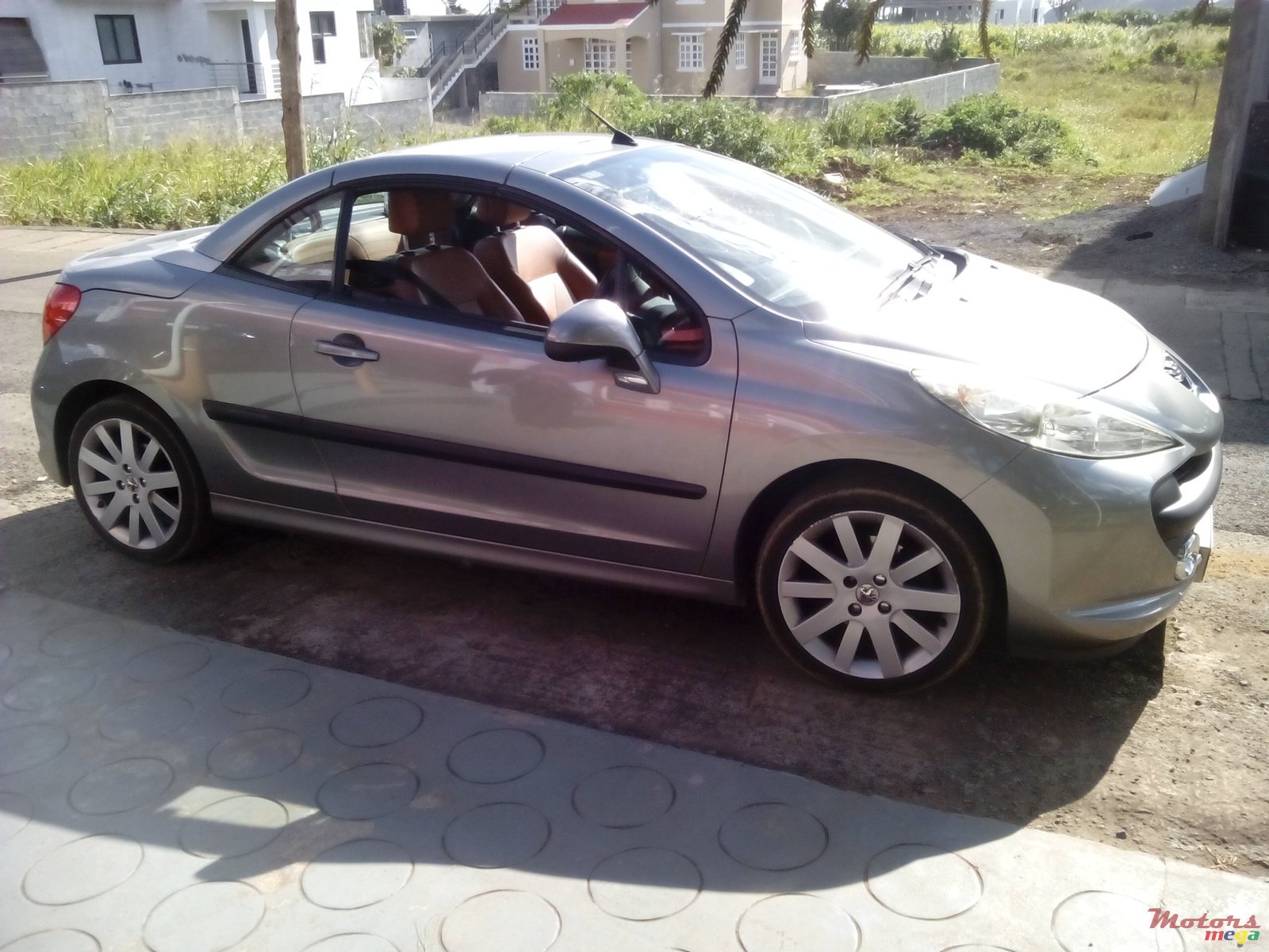 2010' Peugeot 207 photo #2