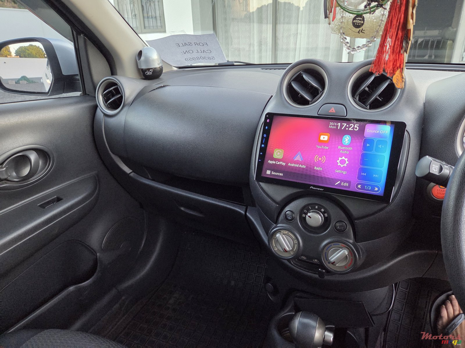 2012' Nissan photo #1