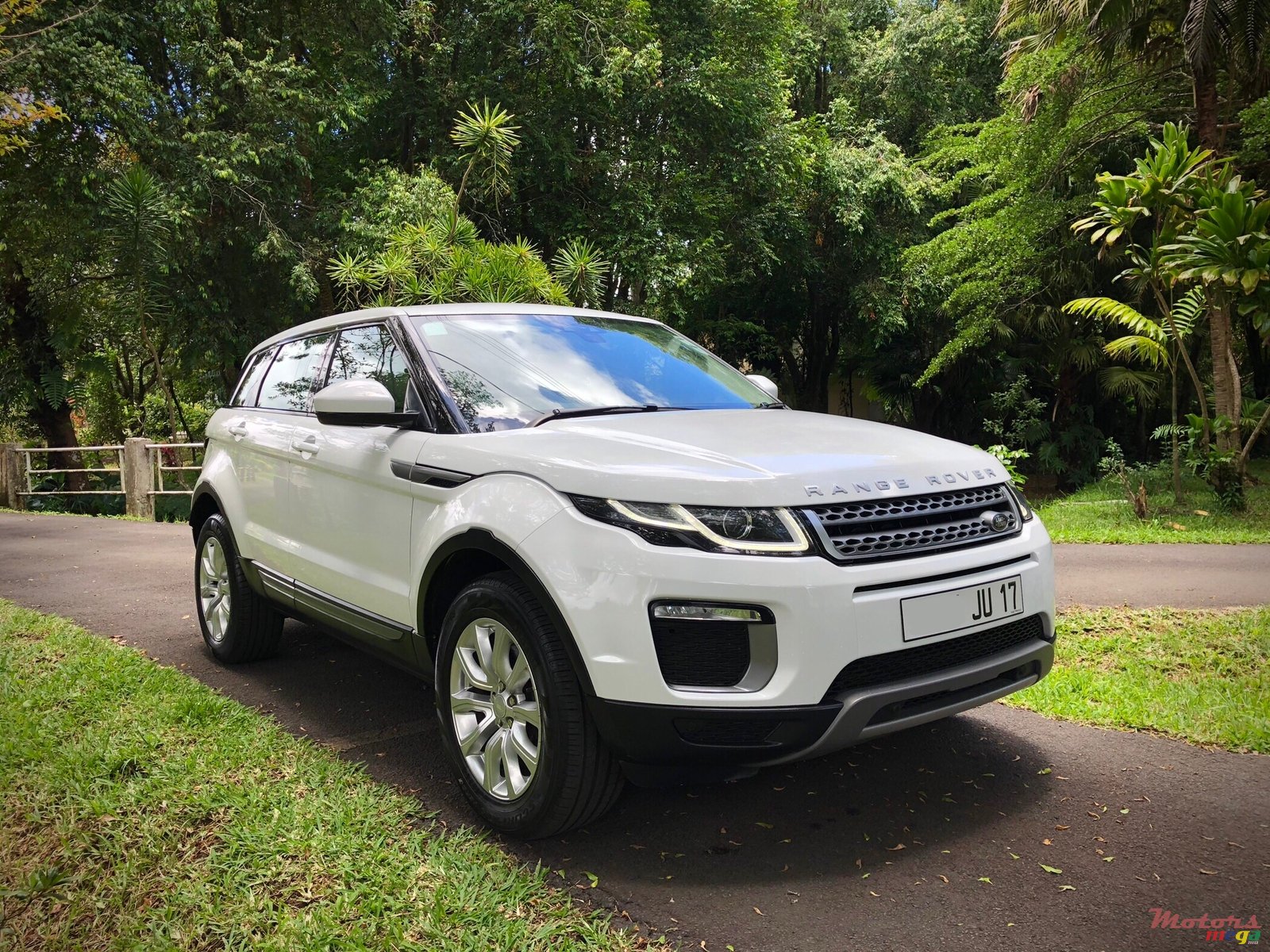 2017' Land Rover Range Rover Evoque photo #1