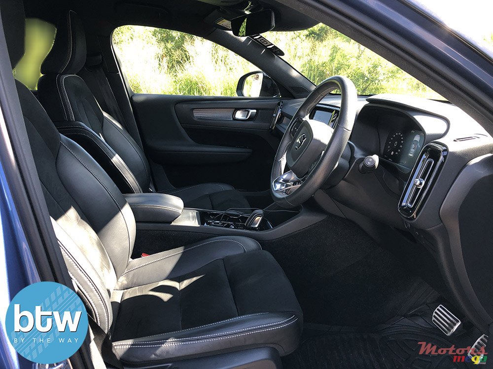 2021' Volvo XC40 photo #4