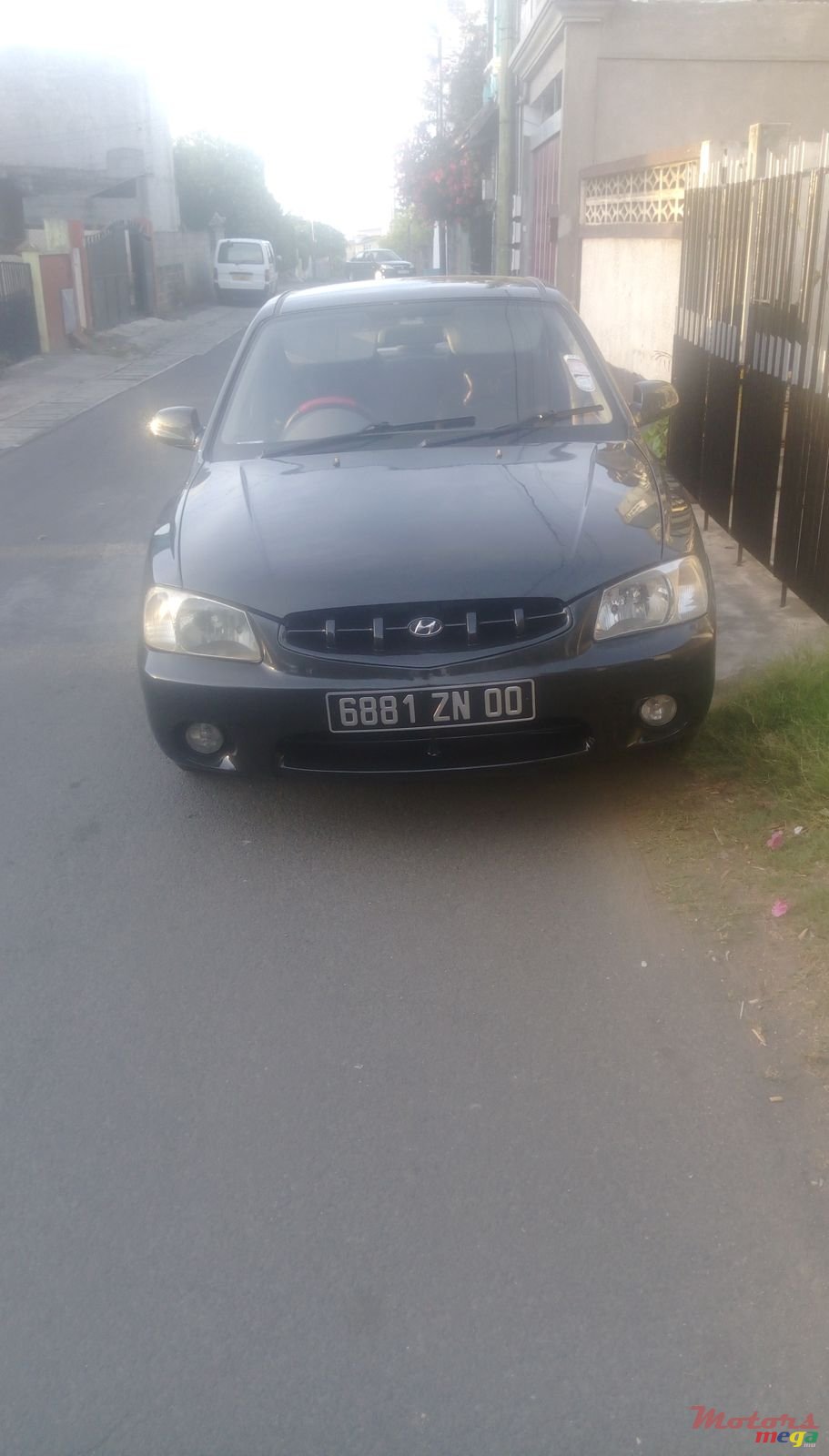 2000' Hyundai Accent photo #1