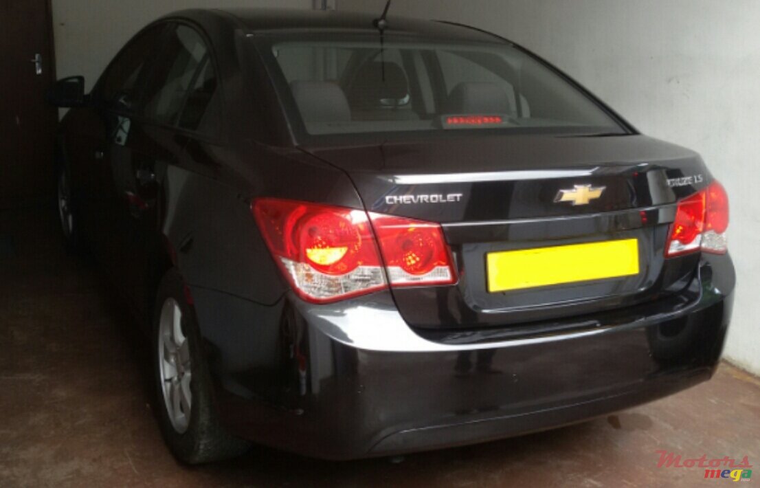 2011' Chevrolet Cruze photo #6