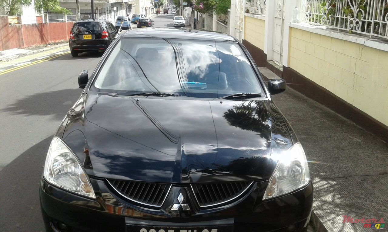 2005' Mitsubishi Lancer photo #1