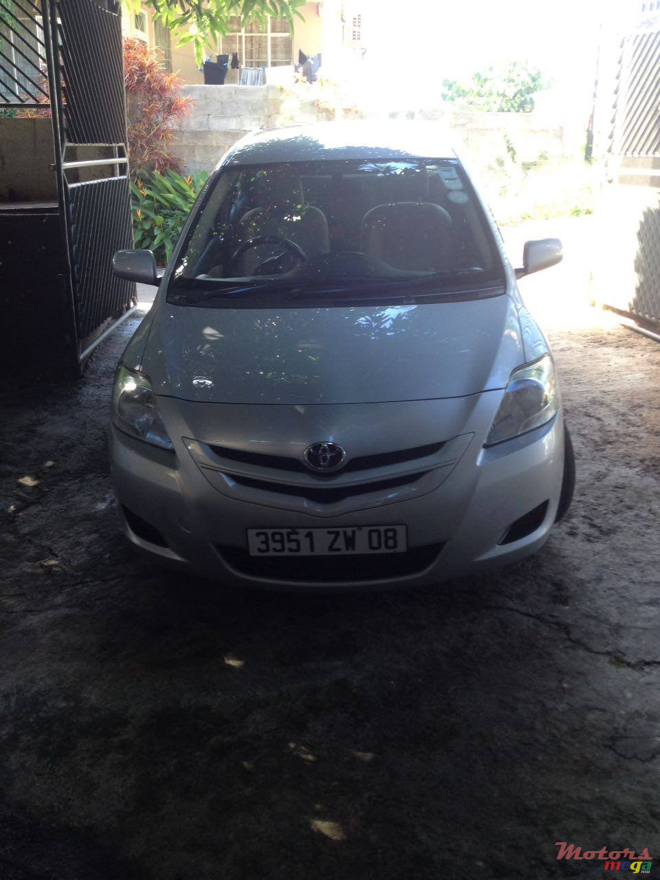 2008' Toyota Yaris sedan photo #3