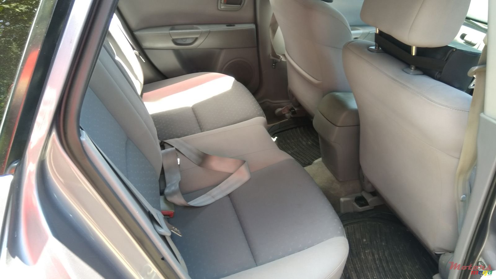 2006' Mazda 3 photo #1