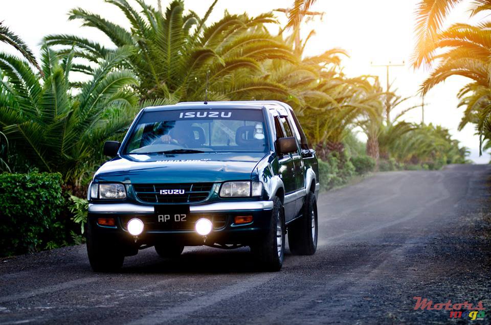 2002' Isuzu KB Series KB250 TURBO photo #2