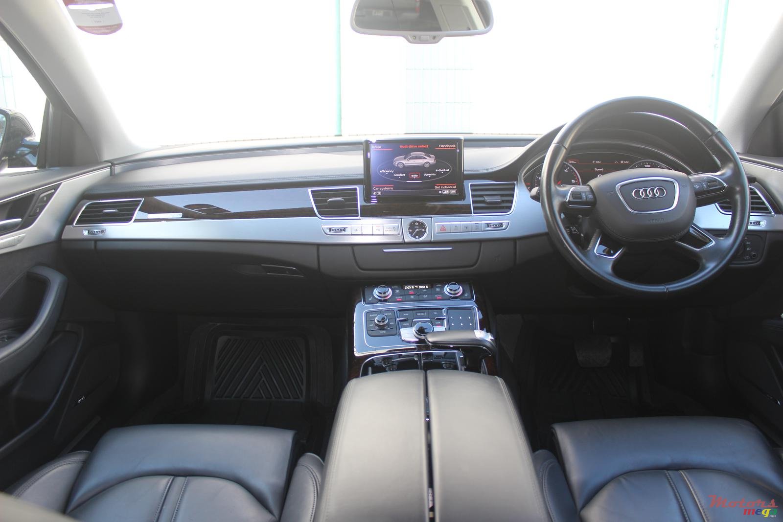 2015' Audi A8 photo #3