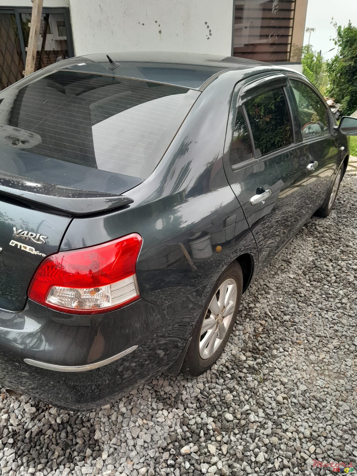 2011' Toyota Yaris photo #4