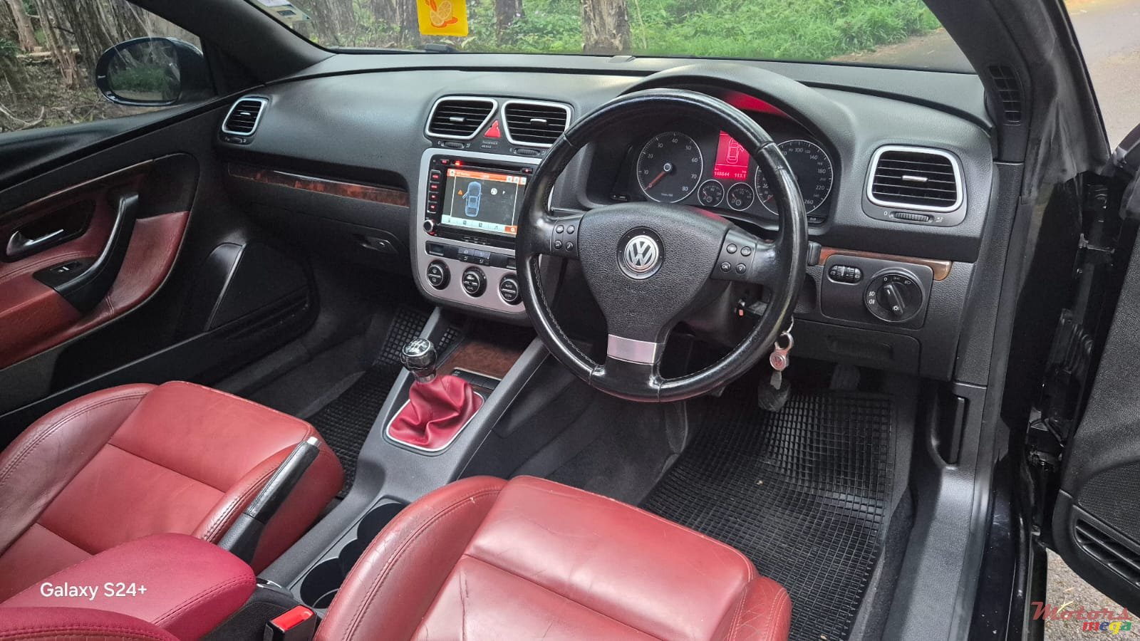 2007' Volkswagen Eos FSI Convertible photo #6