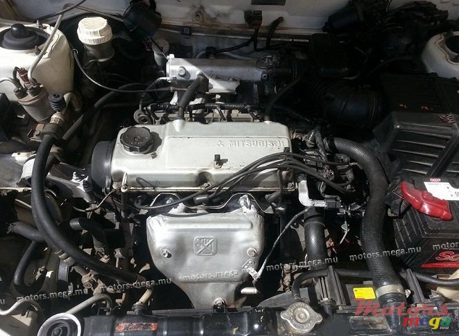 1998' Mitsubishi GLX i photo #2