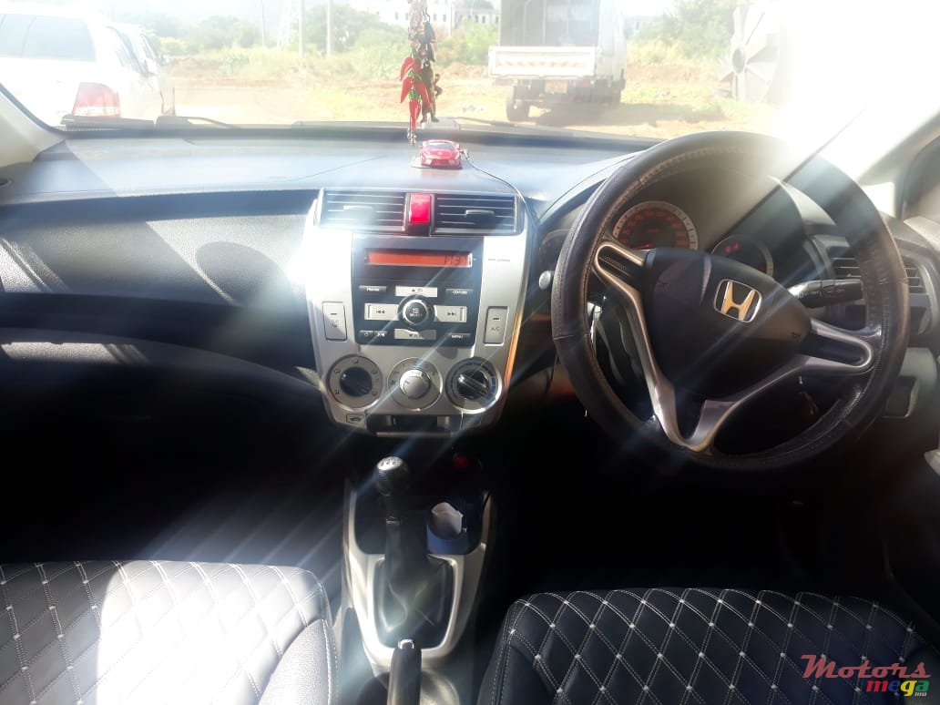 2010' Honda City photo #3