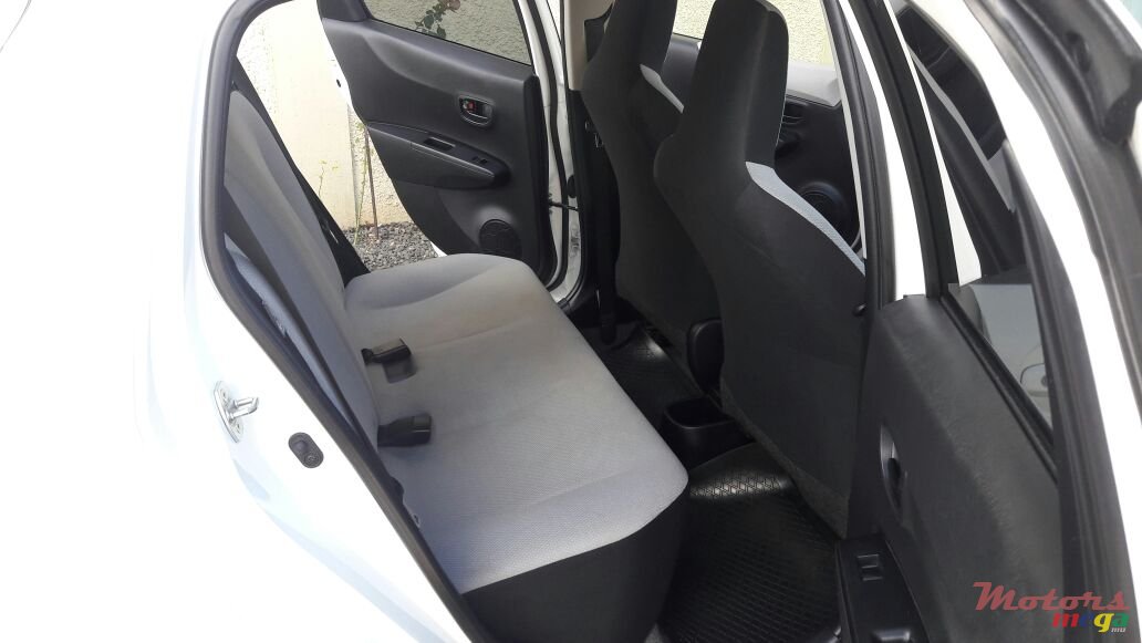 2012' Toyota Vitz 1320cc photo #3