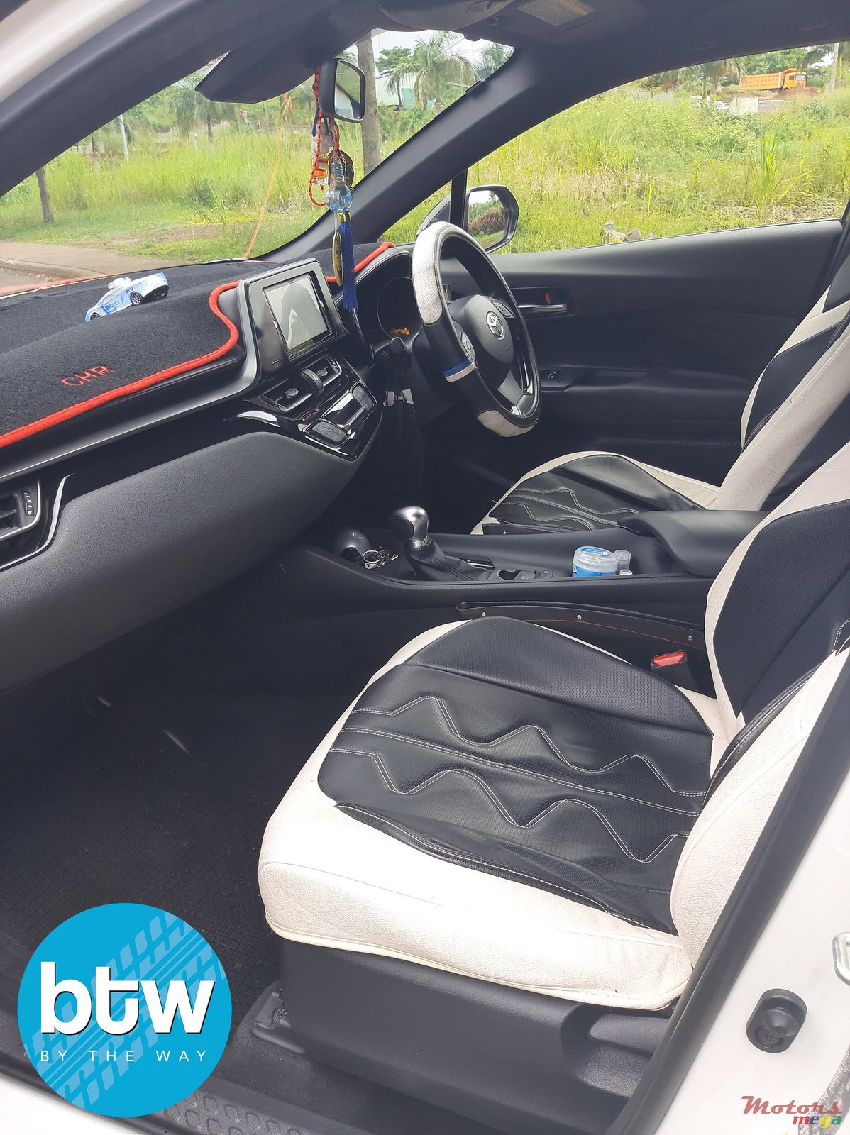 2018' Toyota C-HR photo #5