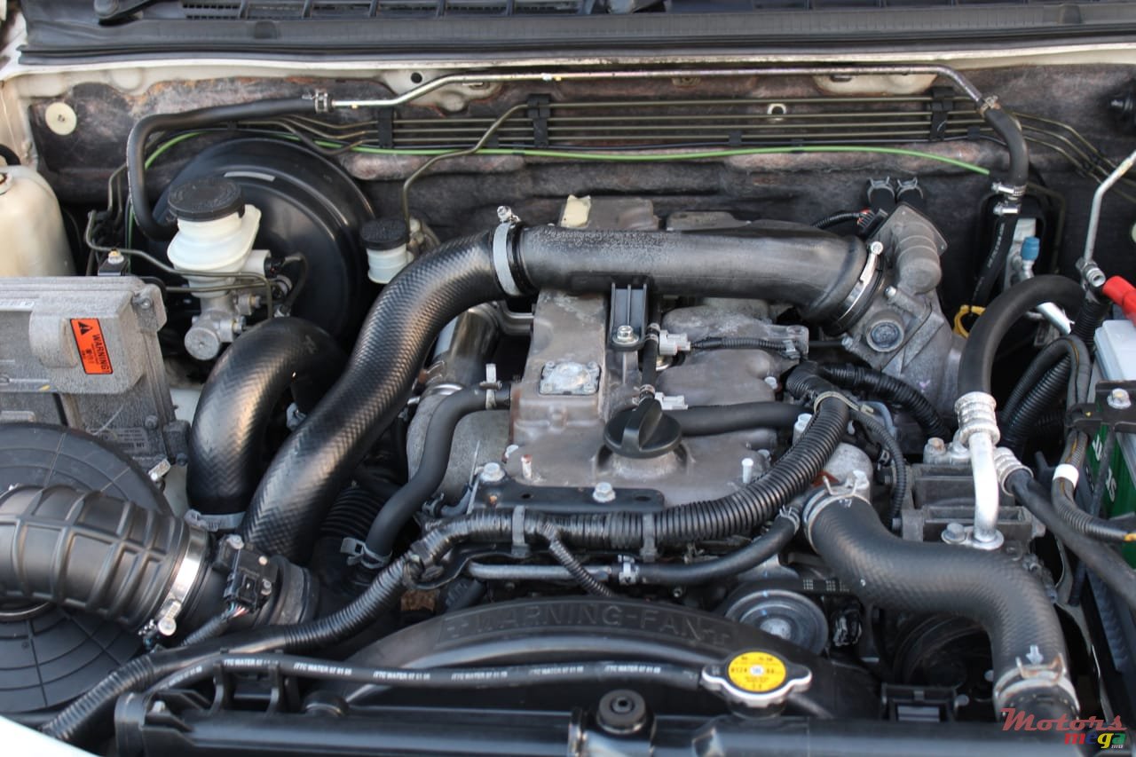 2010' Isuzu photo #3