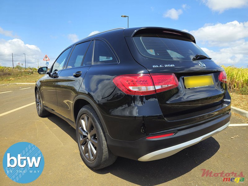 2016' Mercedes-Benz GLC 250 photo #3