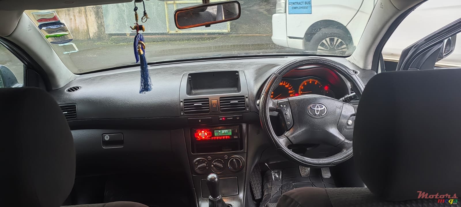 2005' Toyota Avensis photo #5