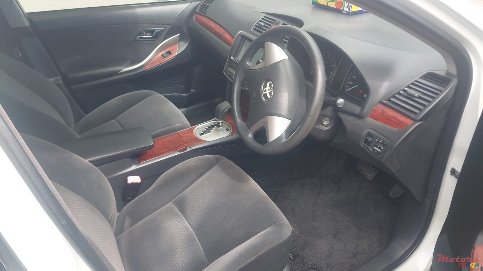 2013' Toyota Premio photo #3