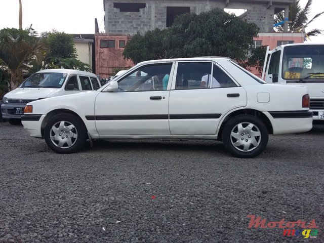 1992' Mazda 323 photo #4