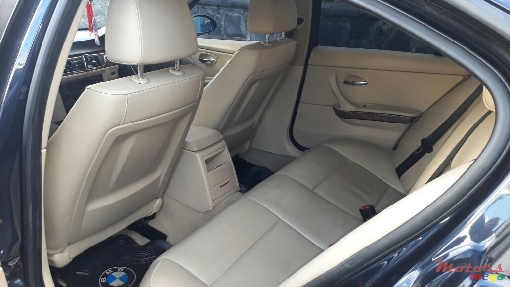 2006' BMW 3 Series 320i photo #5