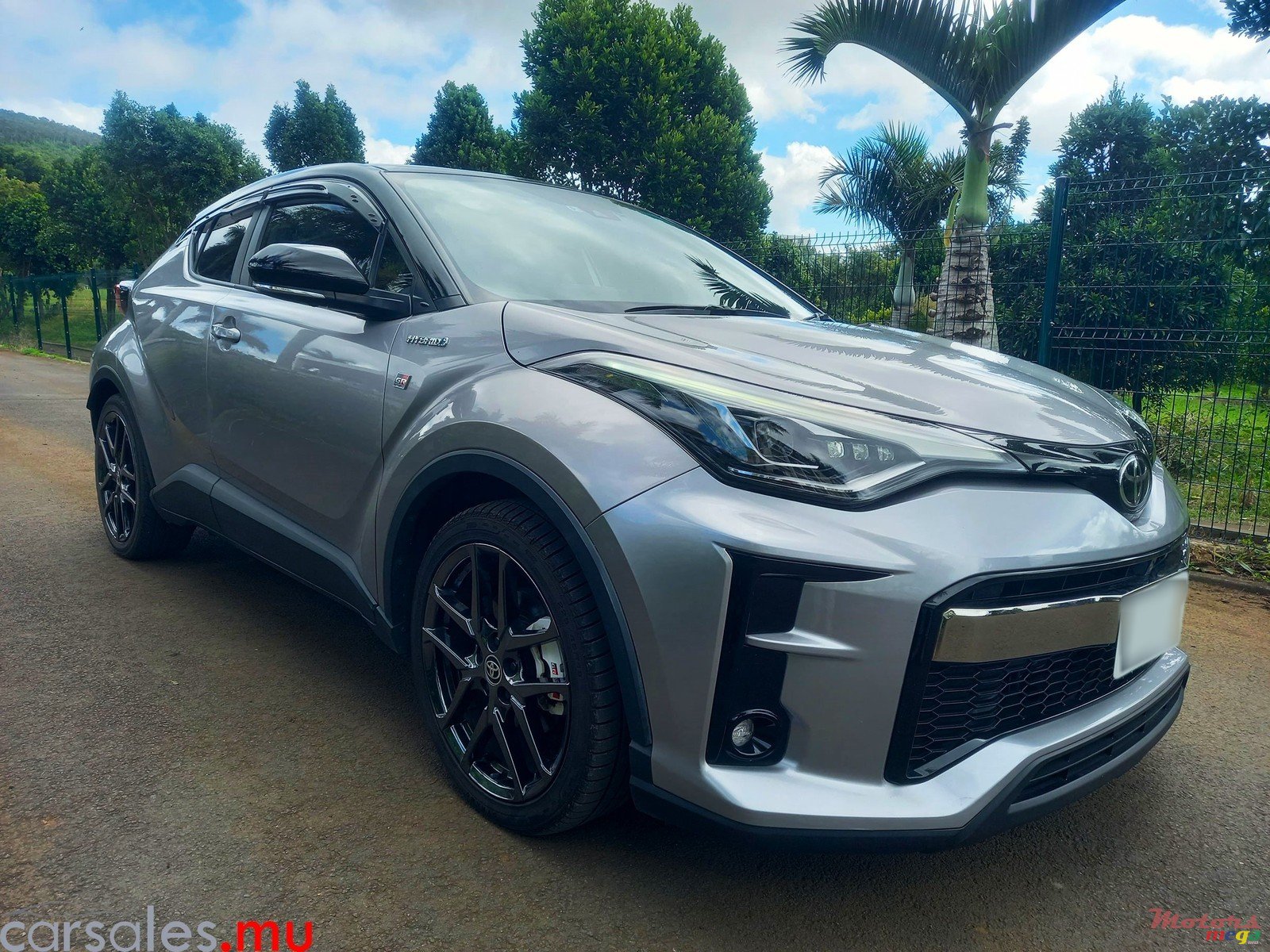 2020' Toyota C-HR GR 1.8 Hybrid photo #2