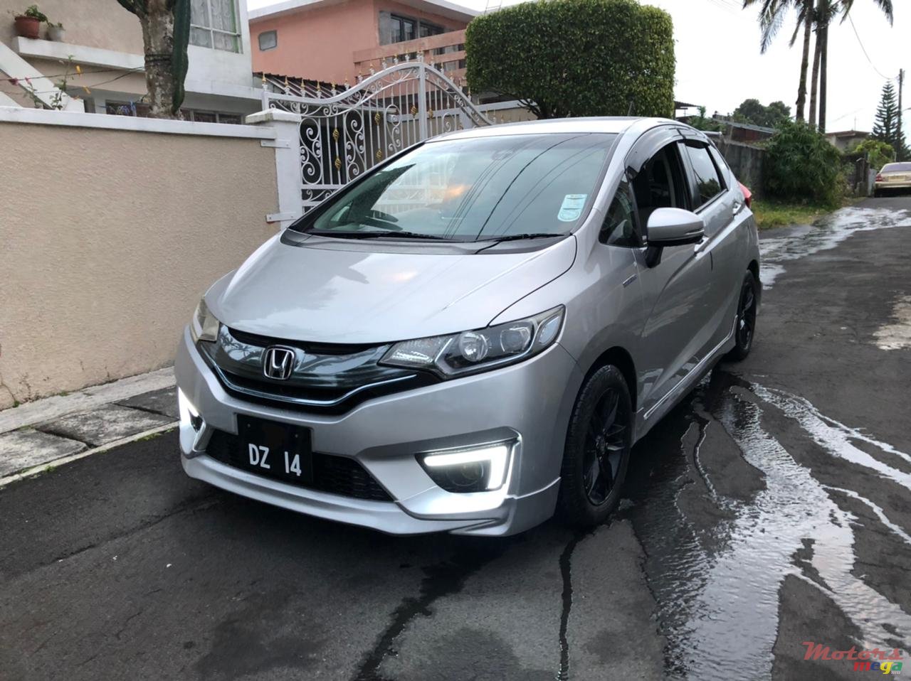 2014' Honda Fit hybrid photo #1