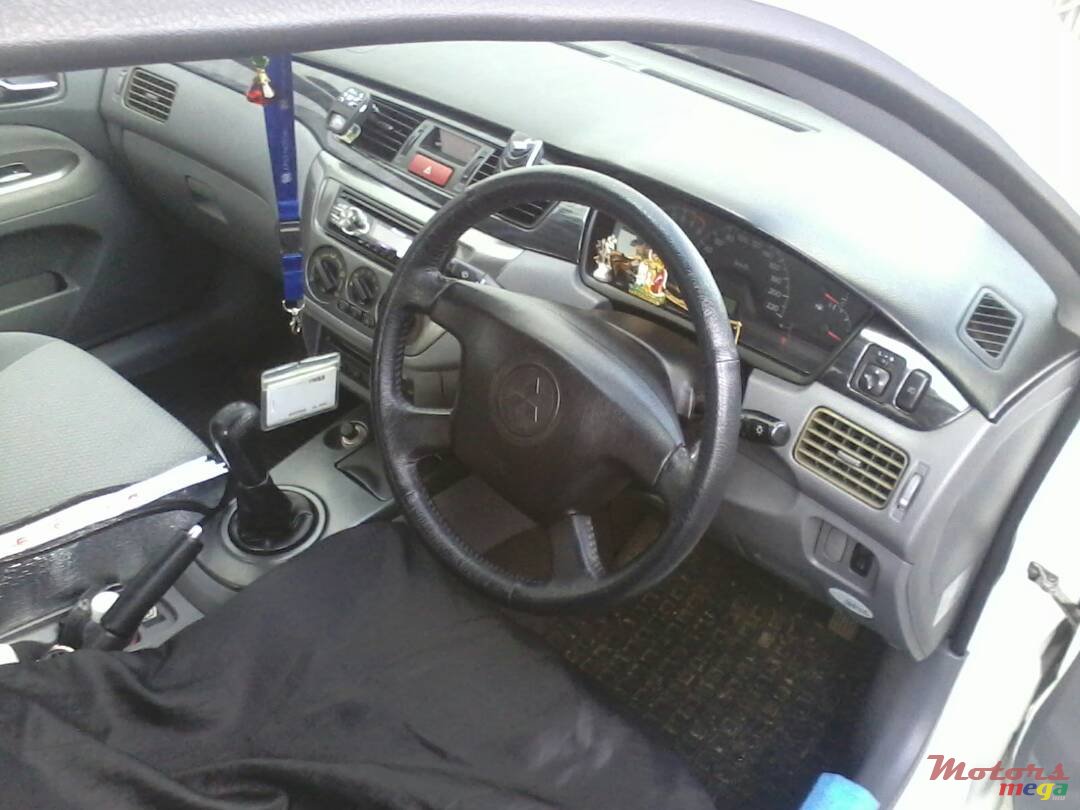 2006' Mitsubishi Lancer photo #3