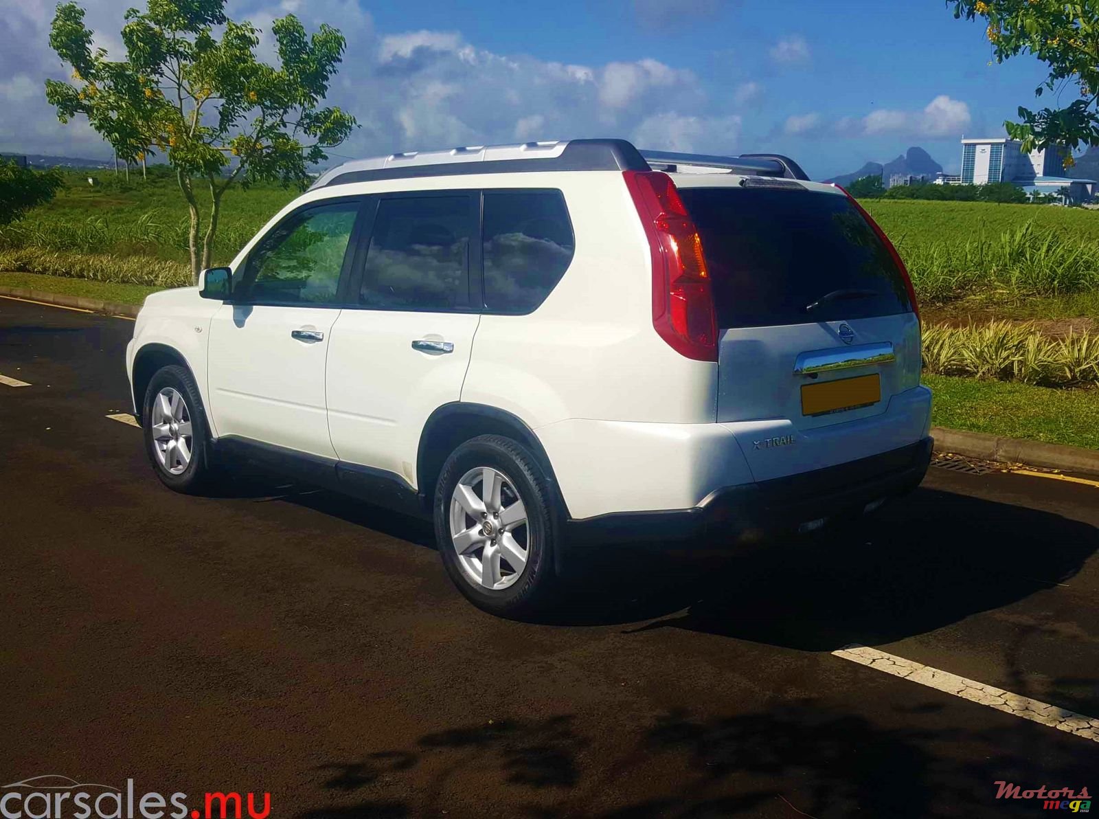 2010' Nissan X-Trail 2.5 4WD photo #3