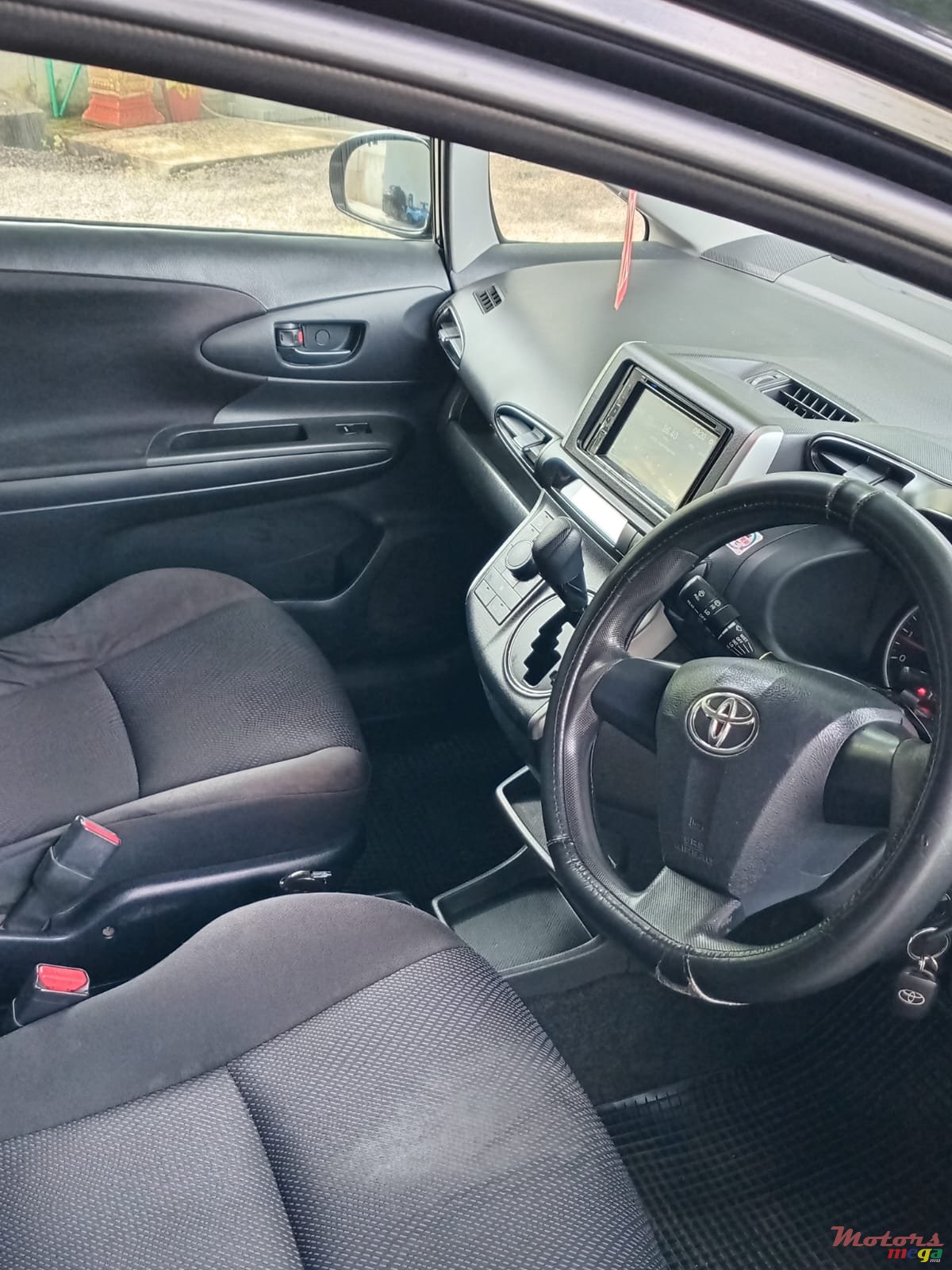 2016' Toyota Wish photo #7