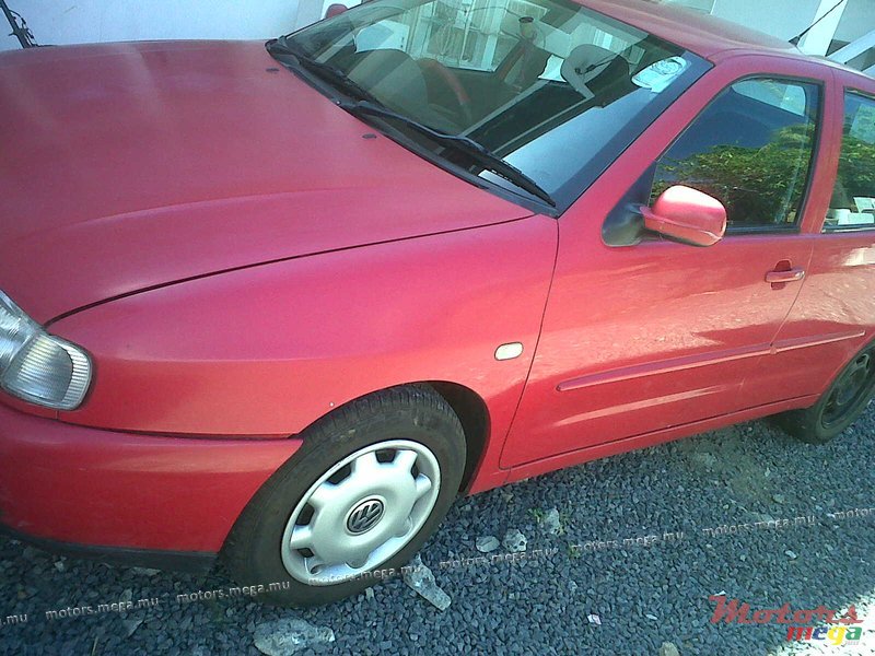 2002' Volkswagen Polo Classic photo #1