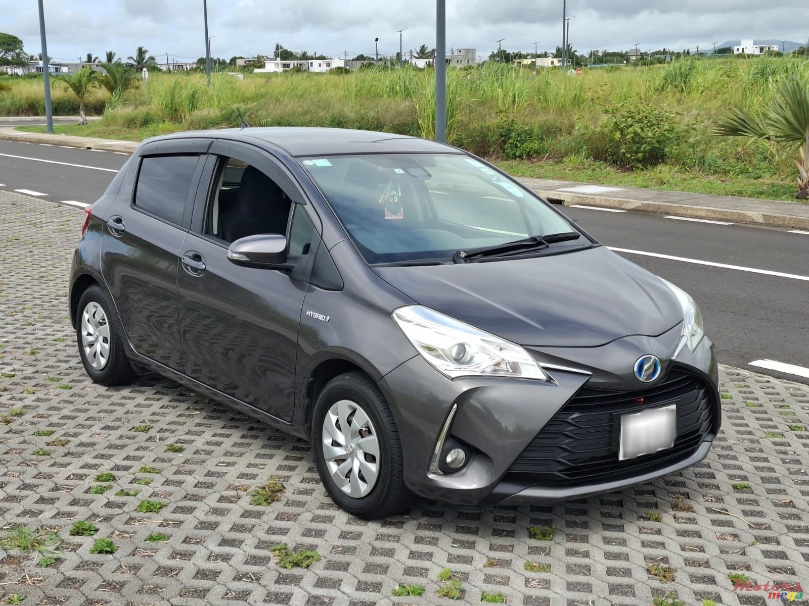 2017' Toyota Vitz photo #2