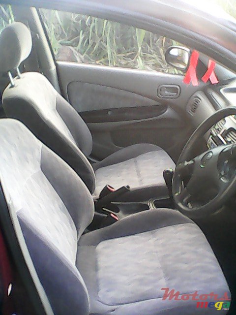 2001' Nissan Sunny photo #3