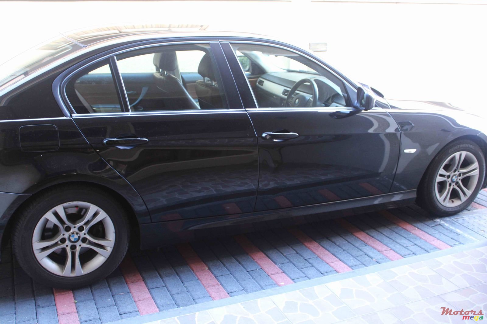 2011' BMW 320 photo #2