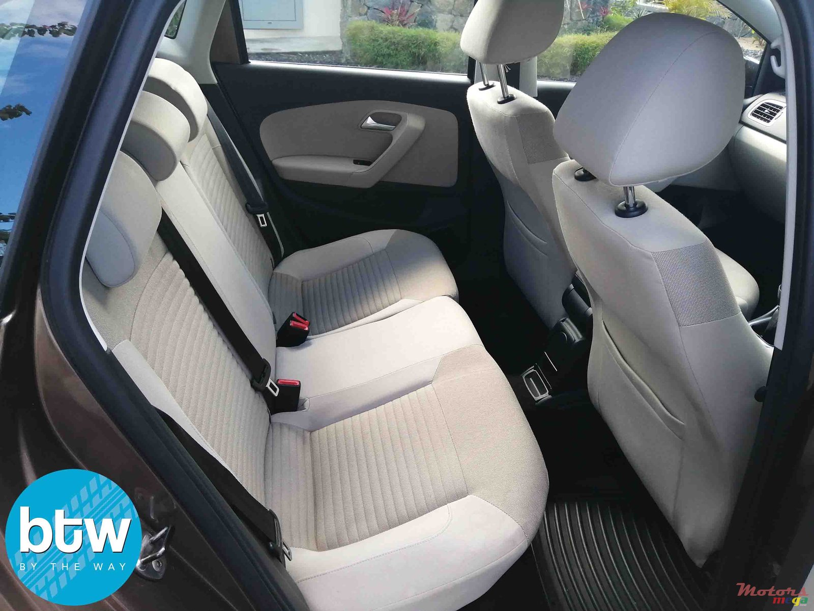 2013' Volkswagen Polo photo #3