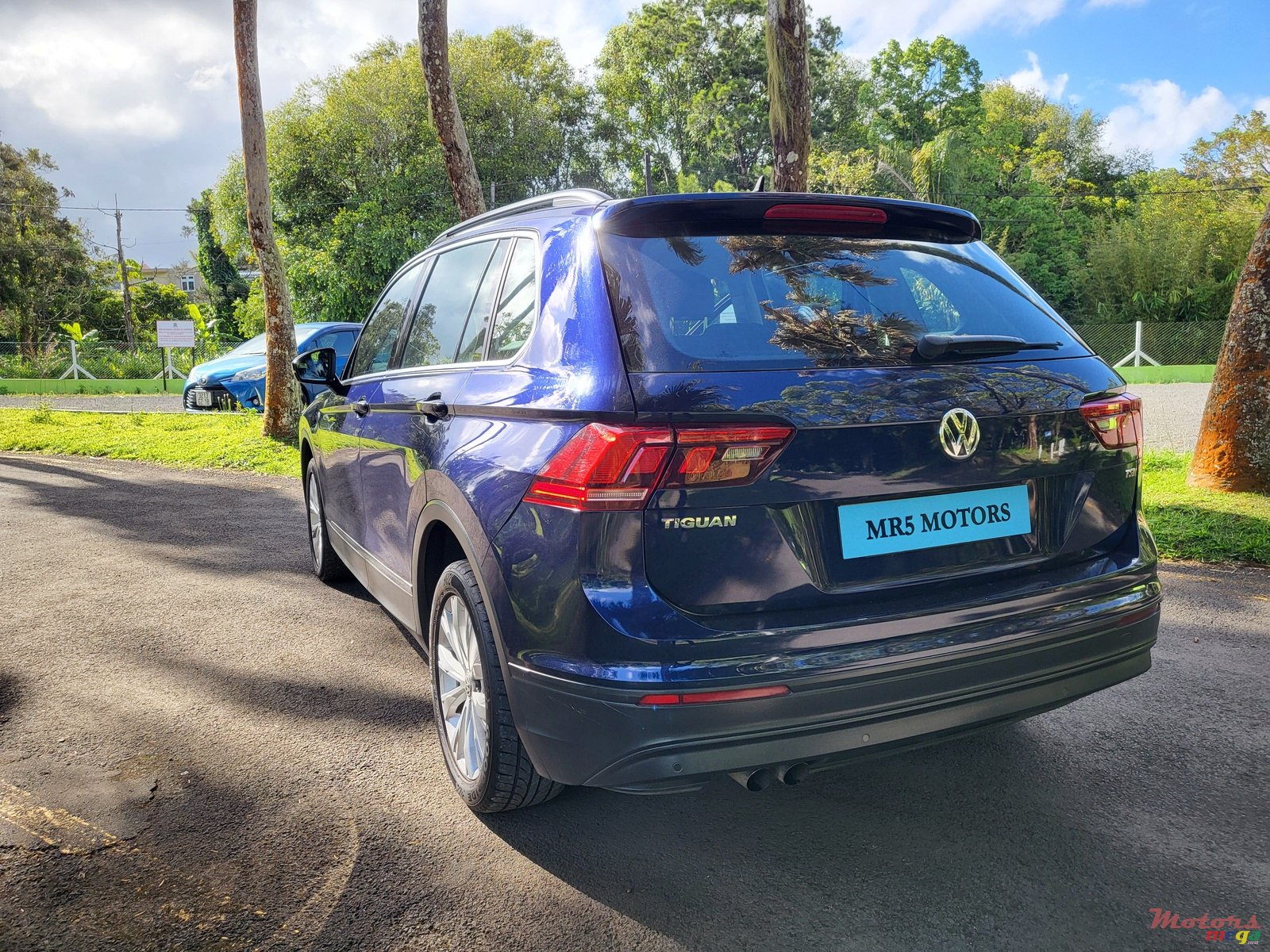 2016' Volkswagen Tiguan photo #3