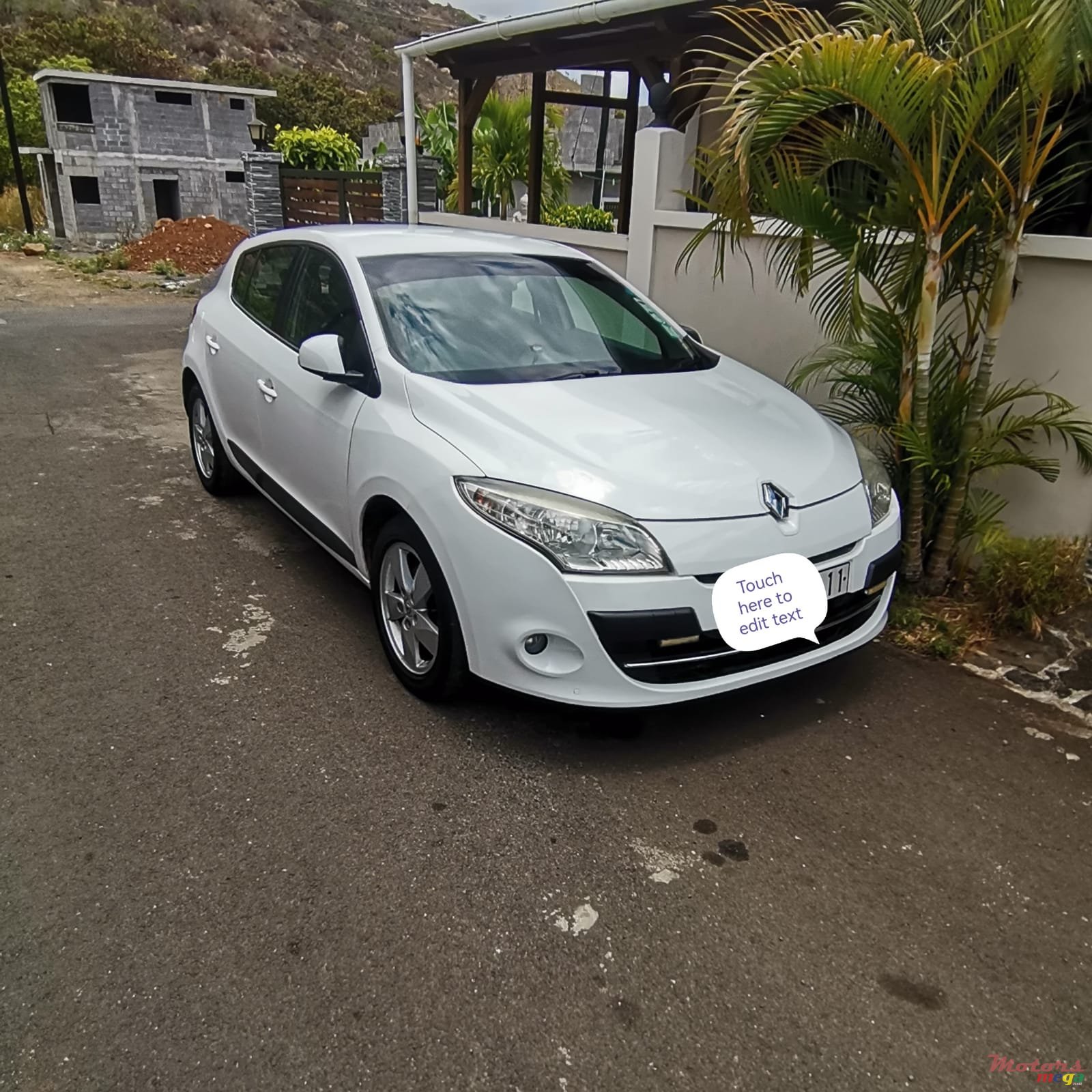 2011' Renault Megane photo #5