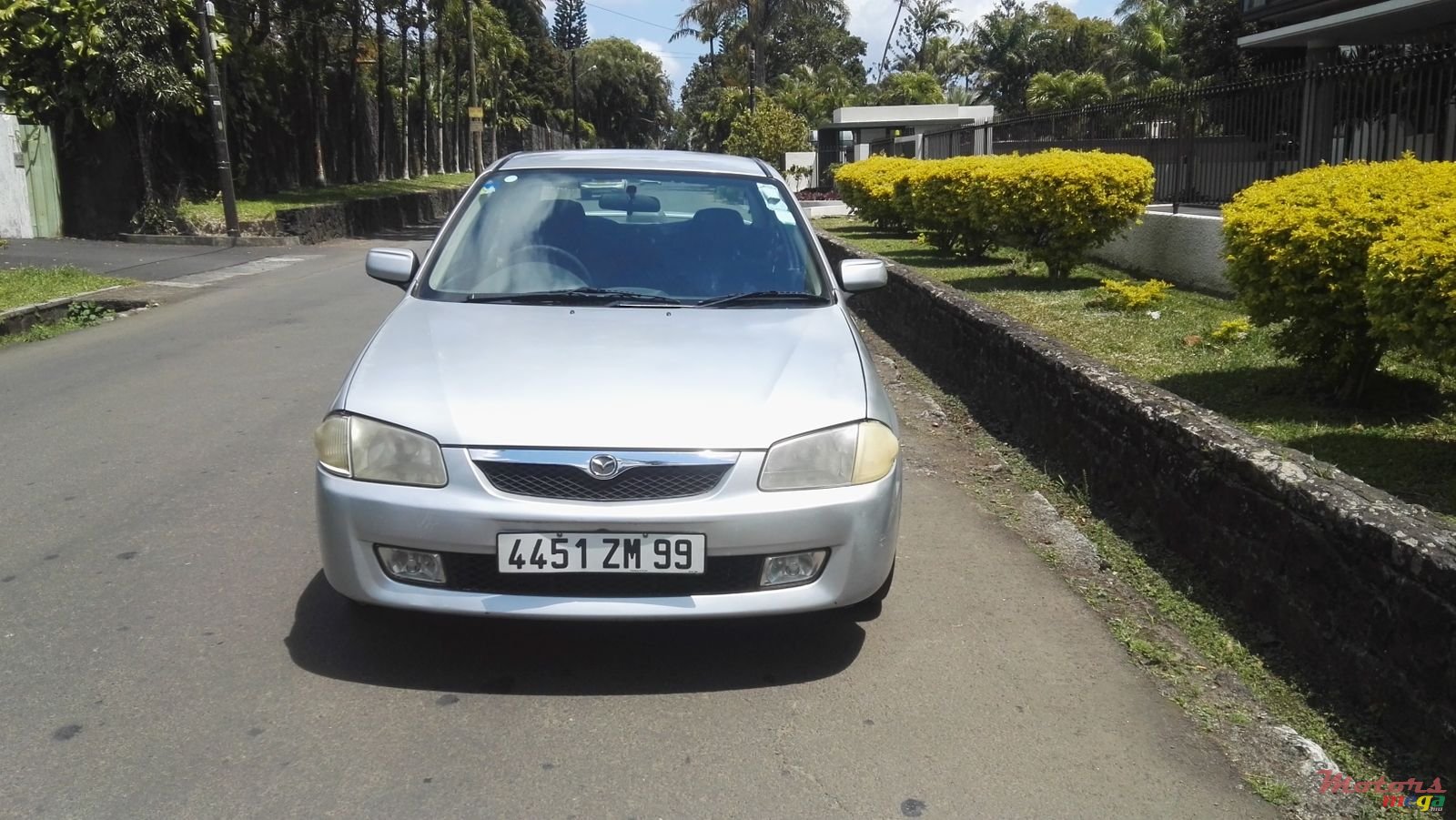 1999' Mazda 323 photo #2