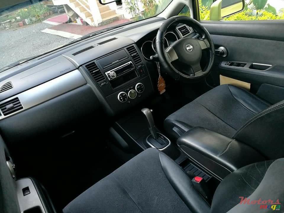 2005' Nissan Tiida Hatchback photo #5