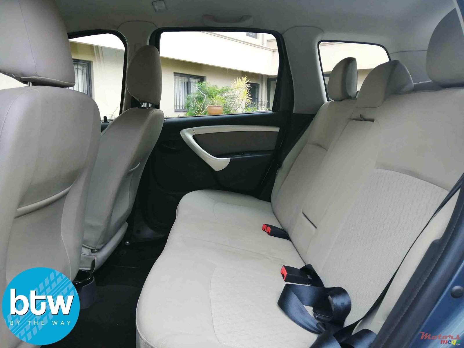 2014' Renault Duster photo #4