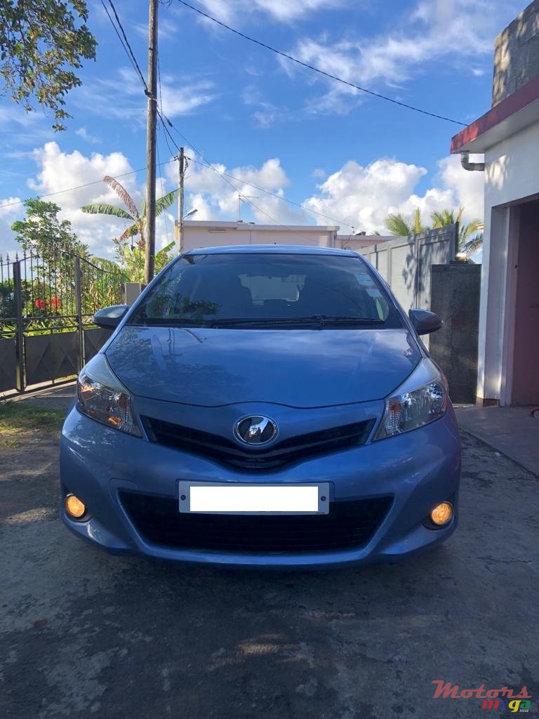 2013' Toyota Vitz photo #1