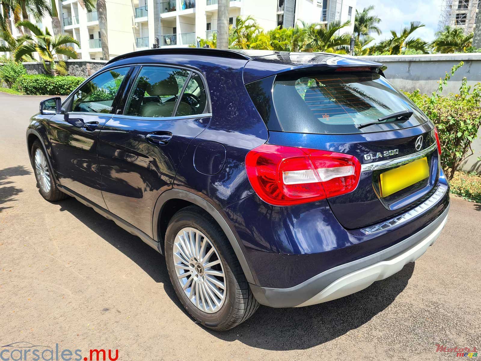 2017' Mercedes-Benz GLA 200 Style photo #2