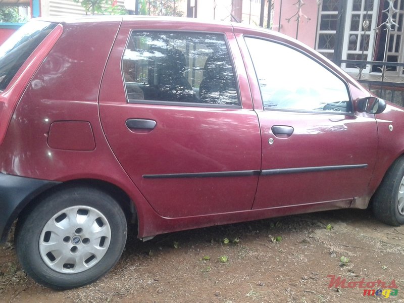 2002' Fiat Punto photo #1