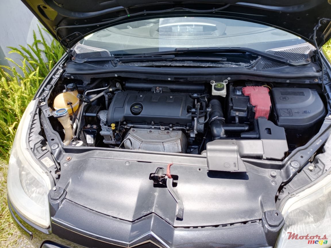 2010' Citroen C4 photo #5