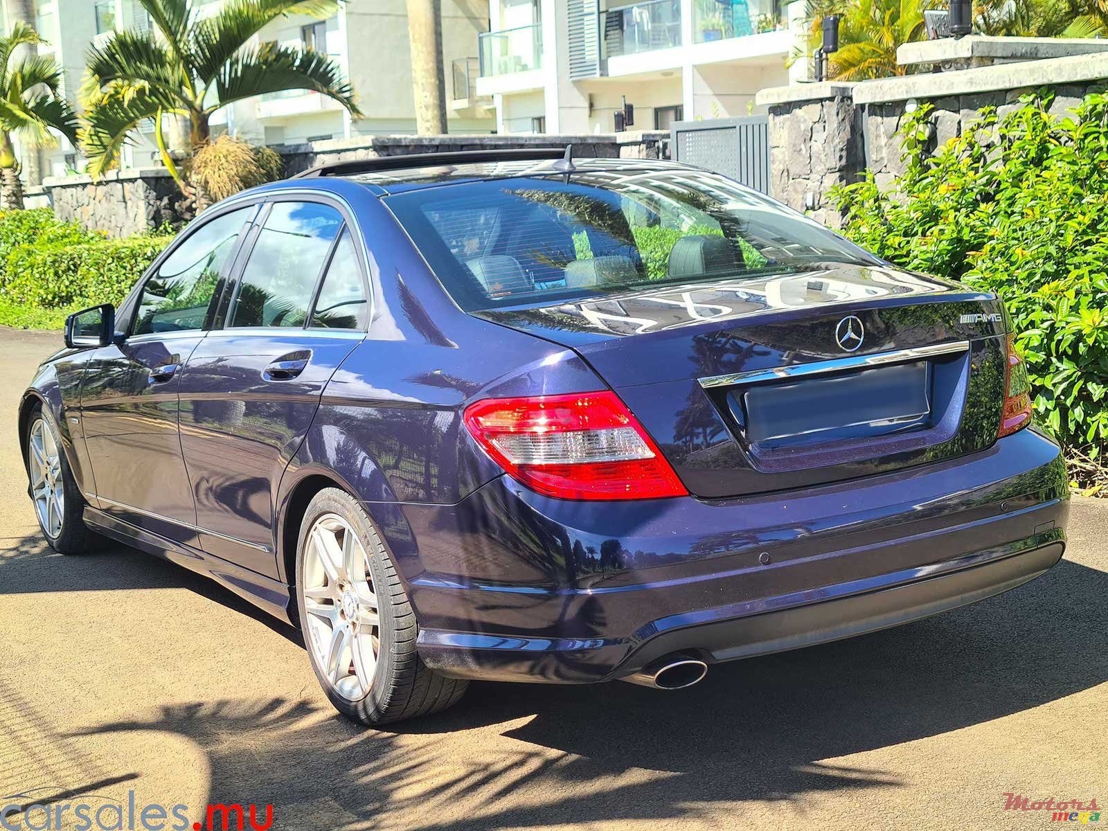 2011' Mercedes-Benz C 180 Kompressor photo #3