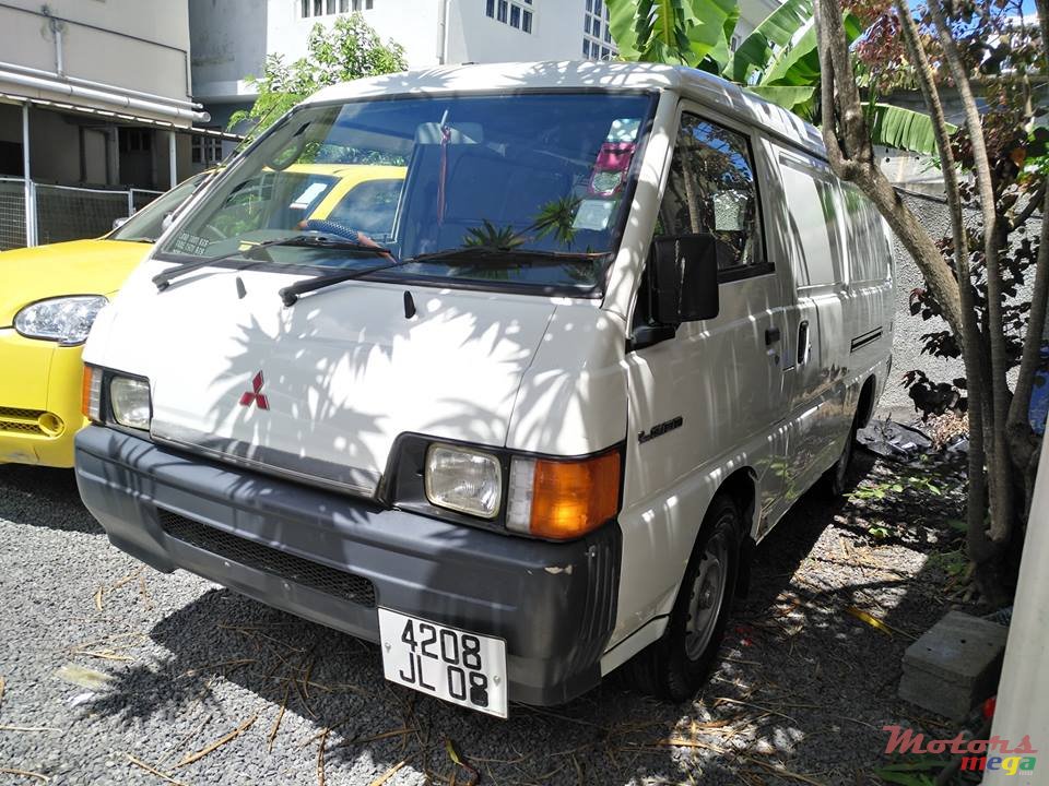 2008' Mitsubishi L300 photo #3