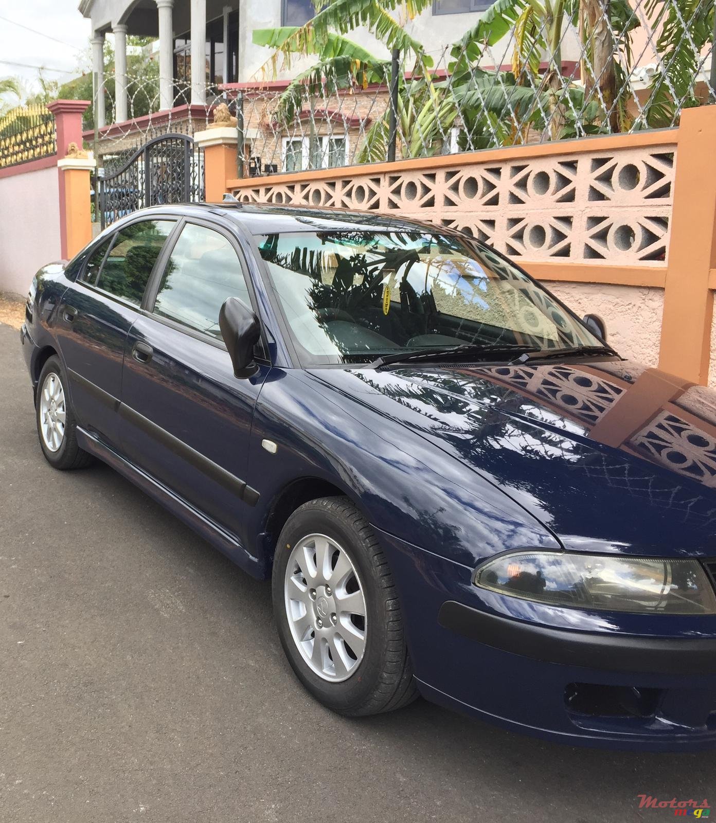 2002' Mitsubishi Carisma photo #7