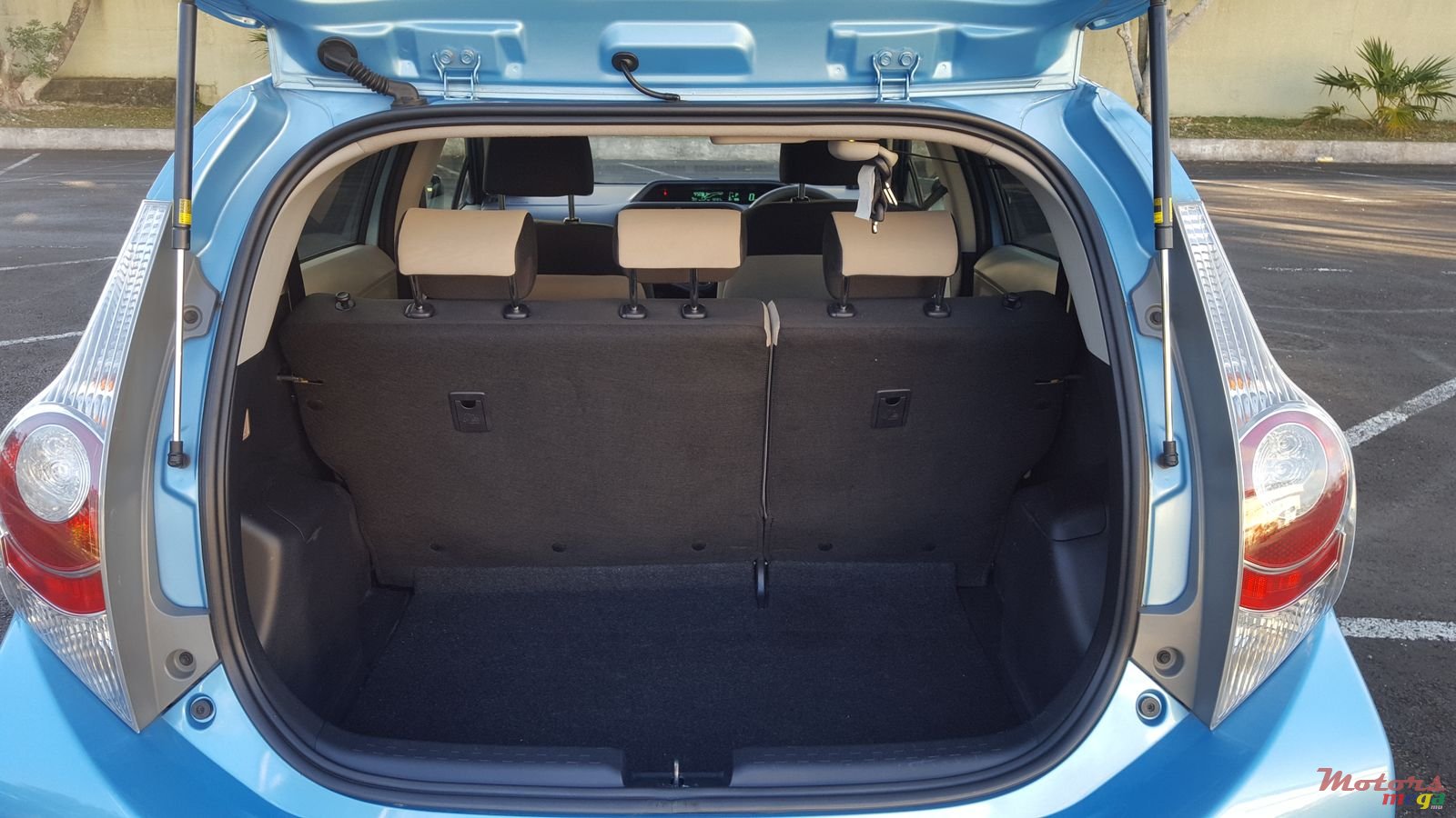 2012' Toyota Prius Plug-in photo #7